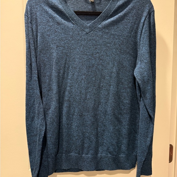 Banana Republic Women’s blue V-Neck Sweater - Picture 1 of 6